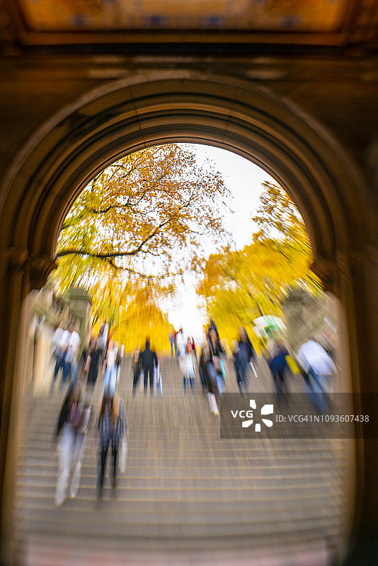 纽约中央公园贝塞斯达平台秋景图片素材