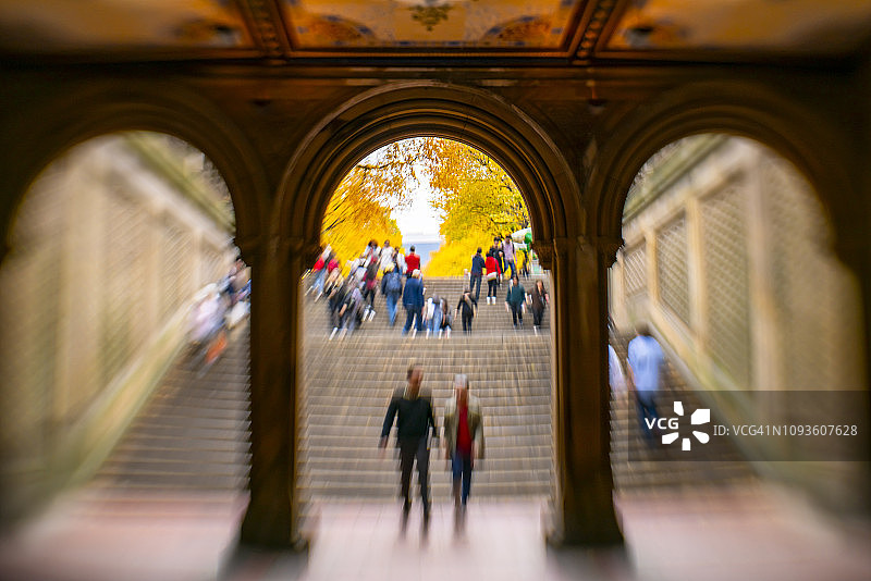 纽约中央公园贝塞斯达平台秋景图片素材