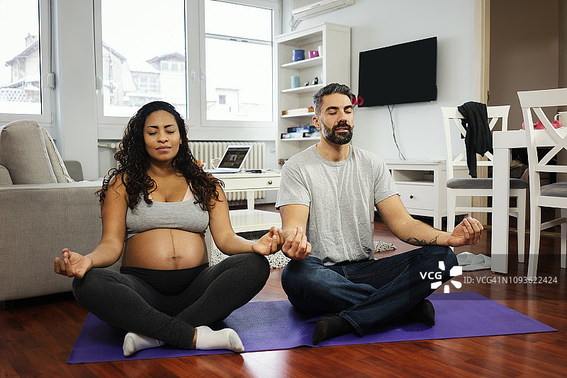 有益母婴健康的孕期运动图片素材