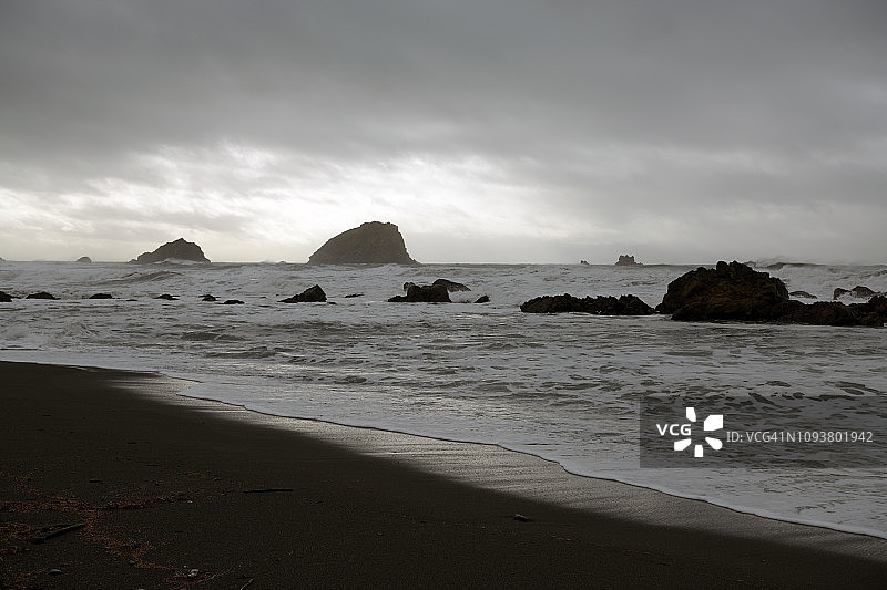 美国加利福尼亚州克拉马斯的海岩图片素材