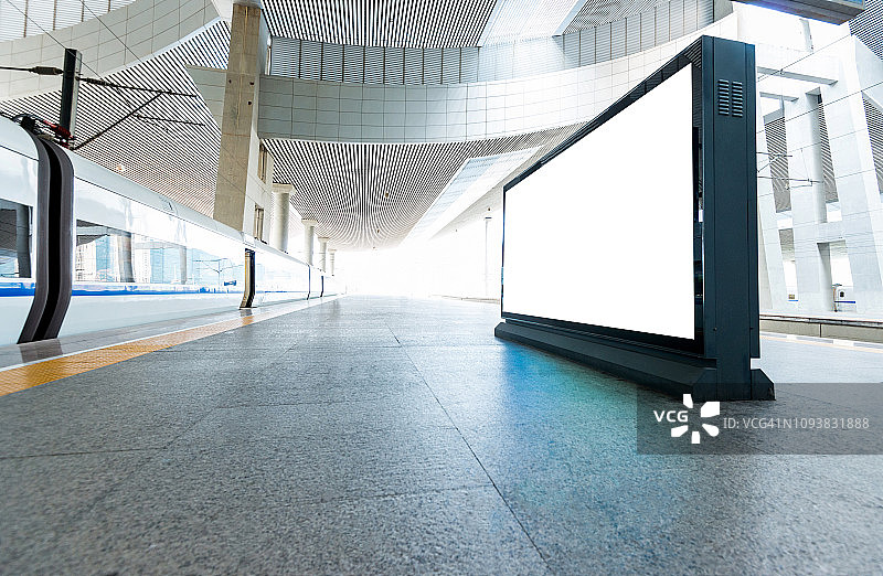 火车站的空白广告牌图片素材