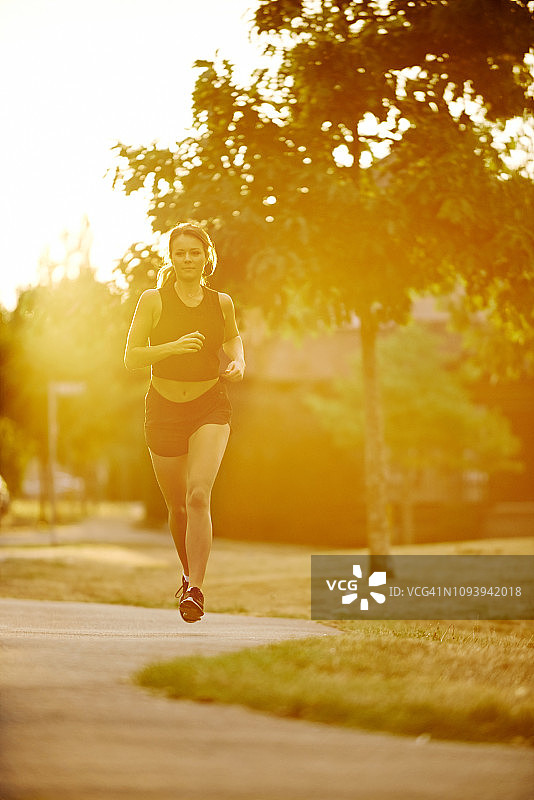 通往更佳健康和福祉的道路图片素材