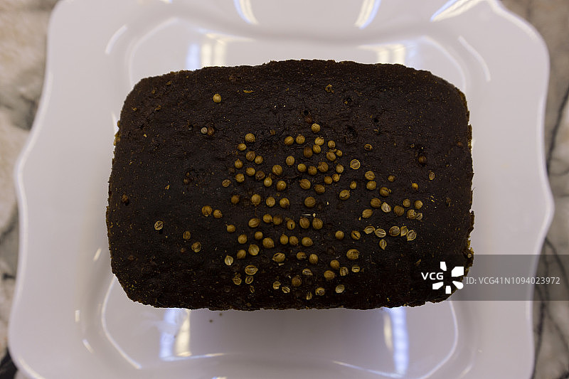 切片的全麦黑面包图片素材