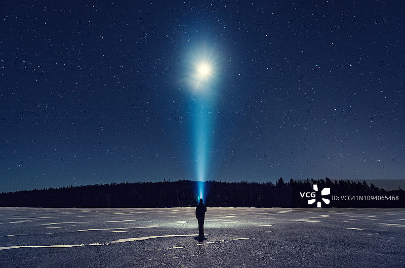 月光照耀图片素材