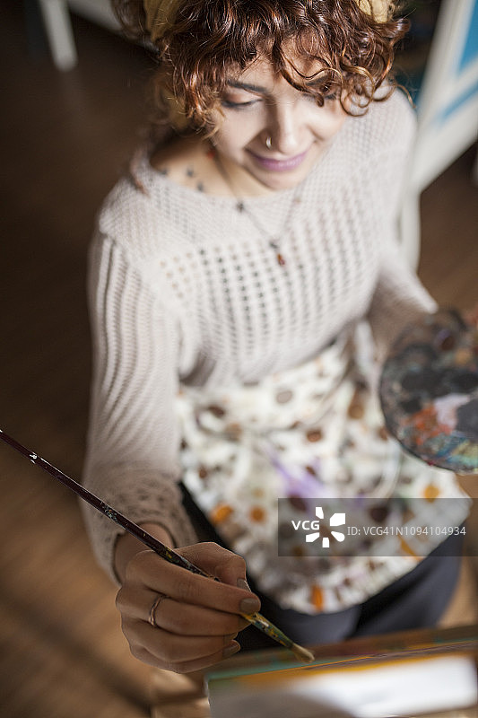 女人在绘画图片素材