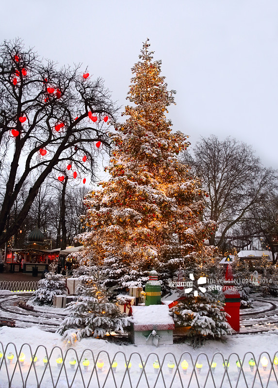圣诞树，趣伏里公园，哥本哈根。图片素材