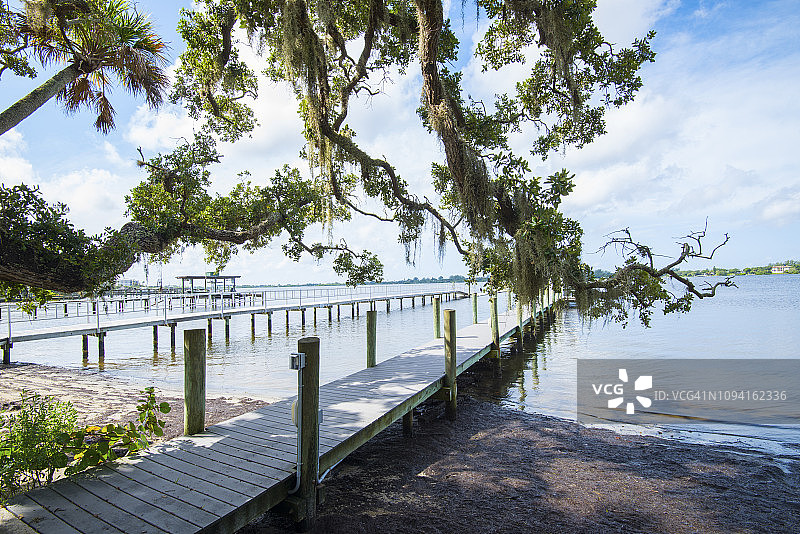 佛罗里达州奥斯普雷海湾保护区小萨拉索塔湾图片素材