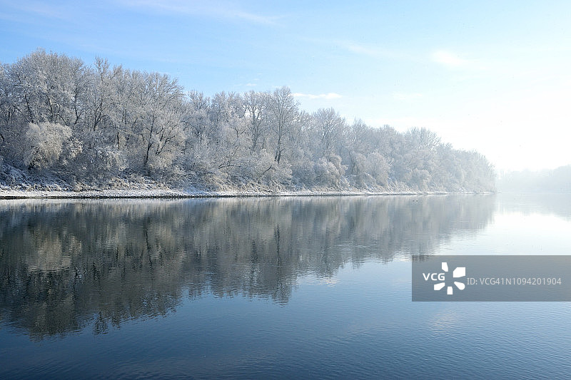 冬季的蒂萨河图片素材