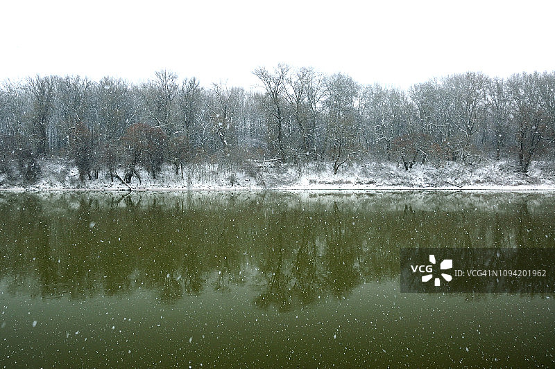 冬季的蒂萨河图片素材