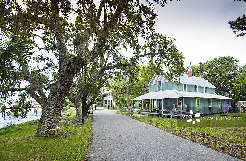佛罗里达州安克洛特海湾沿岸的房屋图片素材