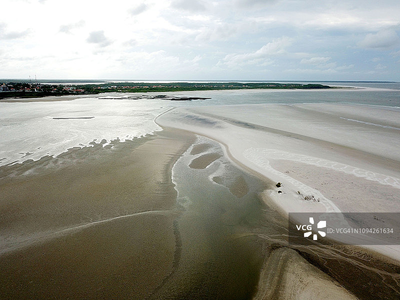 巴西阿塔拉亚海滩剑鱼角鸟瞰图图片素材