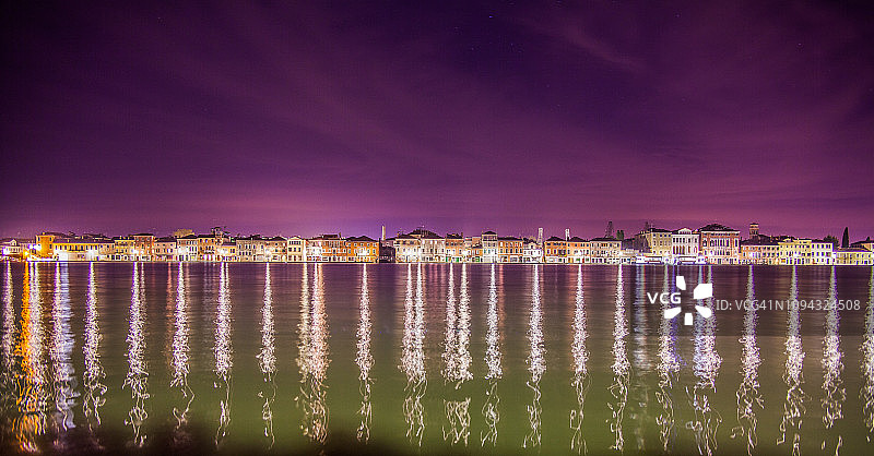 夜晚的朱代卡运河图片素材