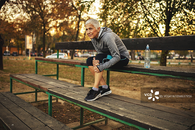 痛苦是暂时的，放弃是永远的图片素材