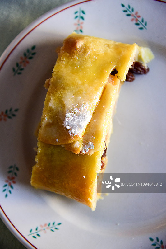 自制苹果馅卷饼切片图片素材