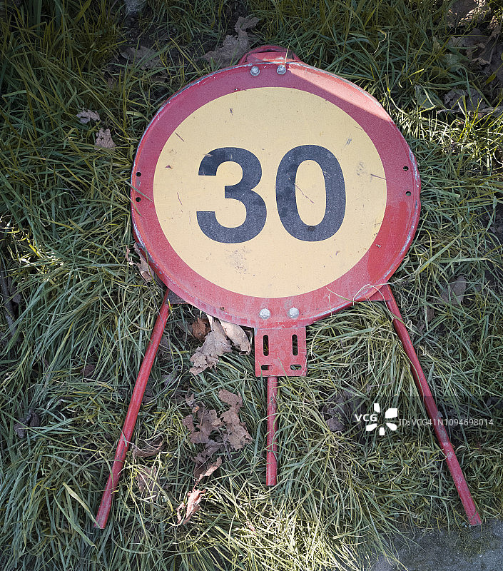 交通信号灯（限速30标志）图片素材