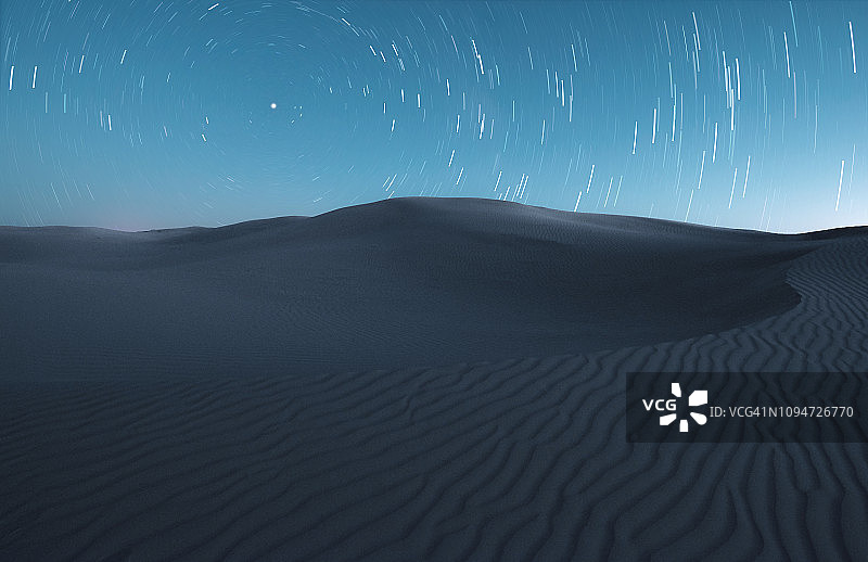 沙漠中的星轨图片素材