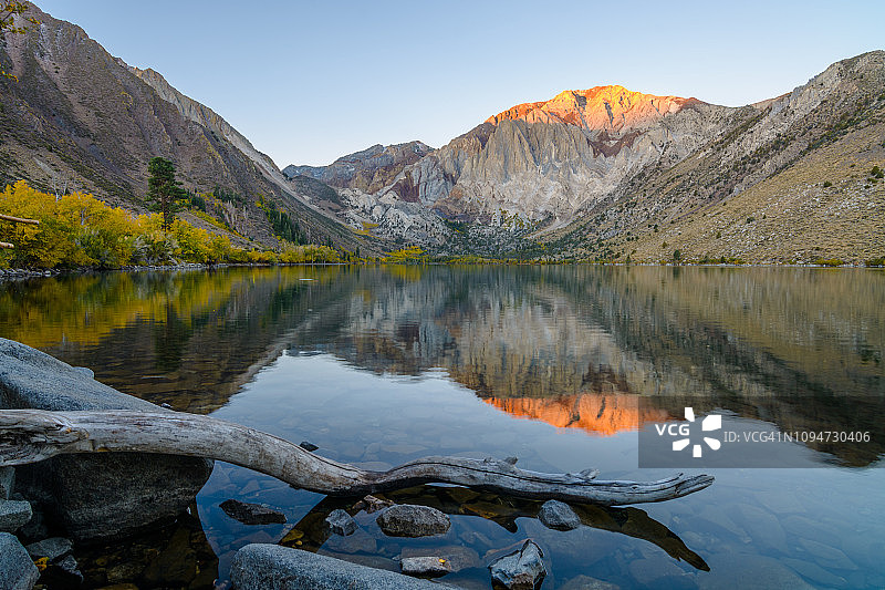 囚犯湖日出图片素材
