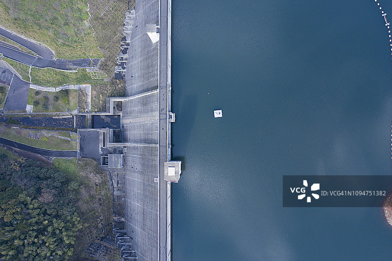 储水设施中有大量的水图片素材