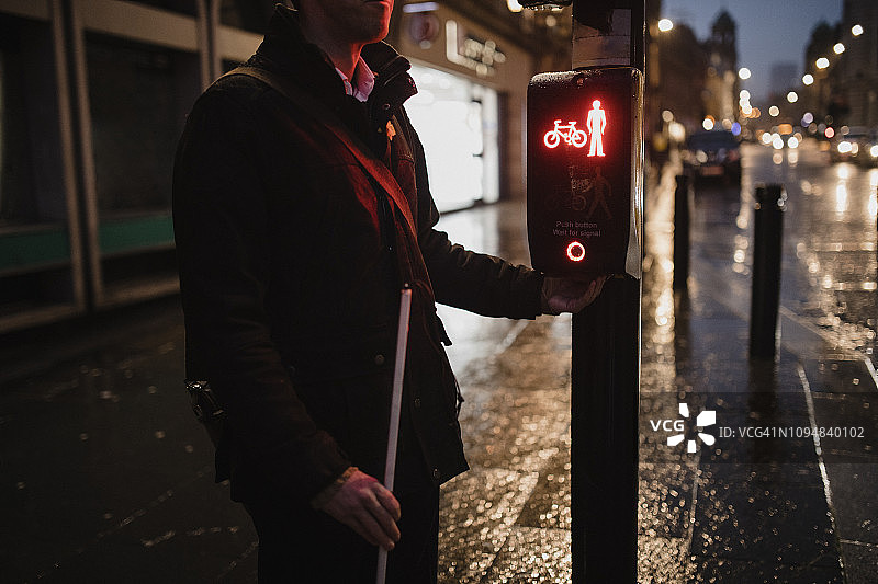 市中心的湿夜图片素材