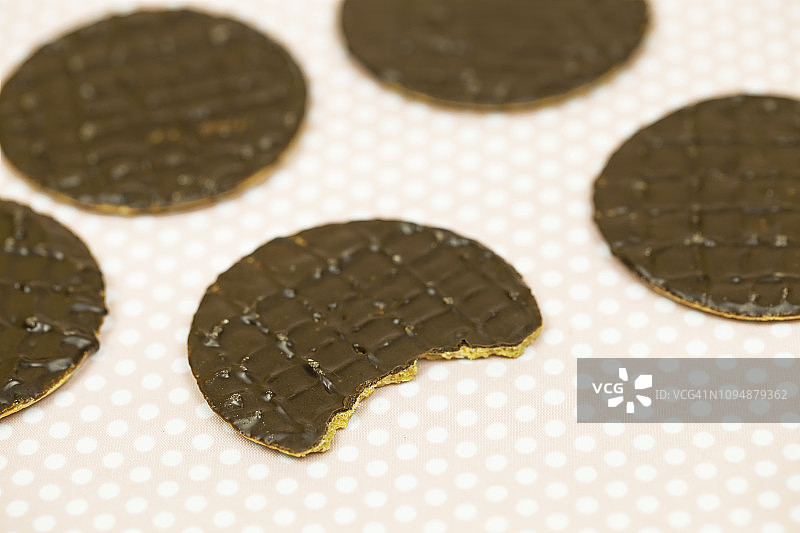 咬过的饼干图片素材