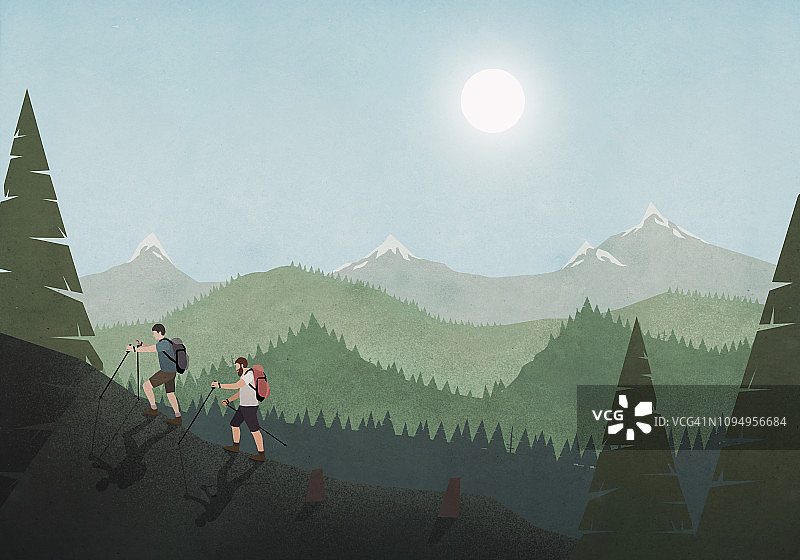 在田园诗般的山脉和森林景观中徒步的男人图片素材