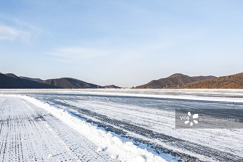 中国水库雪地冰路图片素材