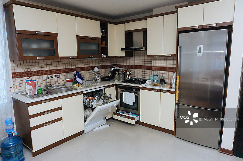 脏乱的厨房图片素材