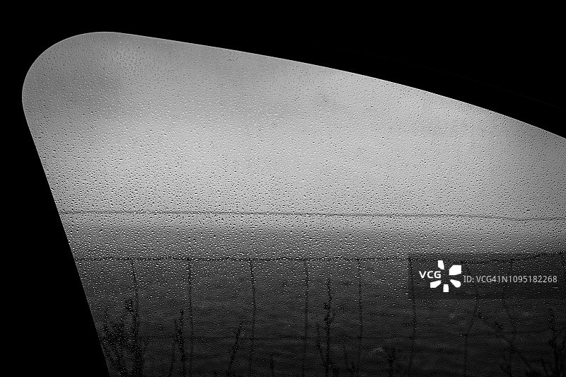 暴风雨中的大西洋图片素材