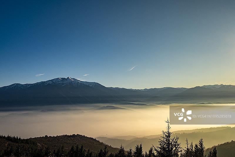 比利牛斯山脉风光图片素材