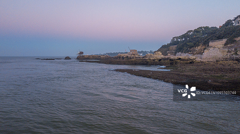 大西洋法国海岸日出鸟瞰，吉伦特河口，2018年10月图片素材