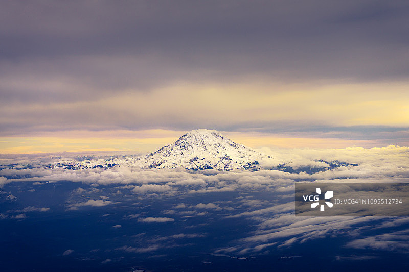 雷尼尔山图片素材