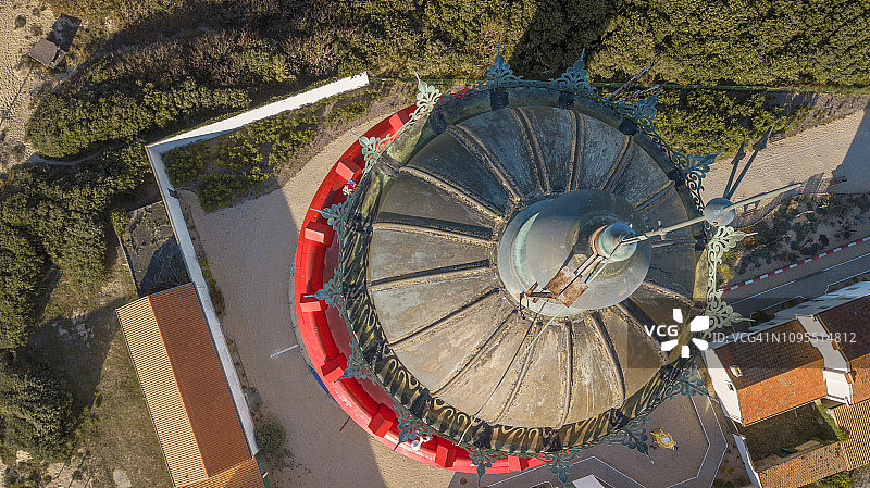 法国库布雷灯塔航拍，位于特朗布莱图片素材