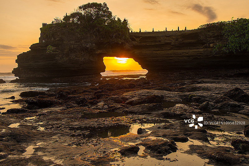 巴厘岛海神庙日落图片素材