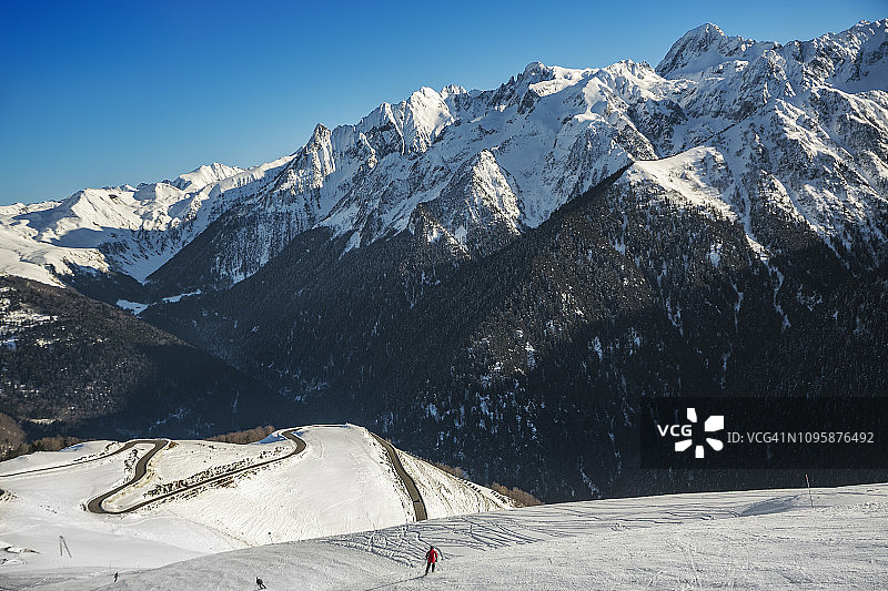 米迪-比利牛斯吕雄-叙佩尔巴涅尔滑雪胜地图片素材