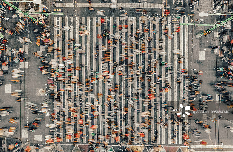 墨西哥城市内十字路口的航拍视角图片素材