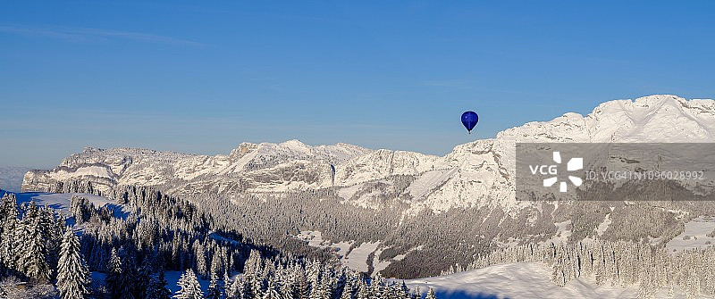 气球飞行中的绝对自由图片素材