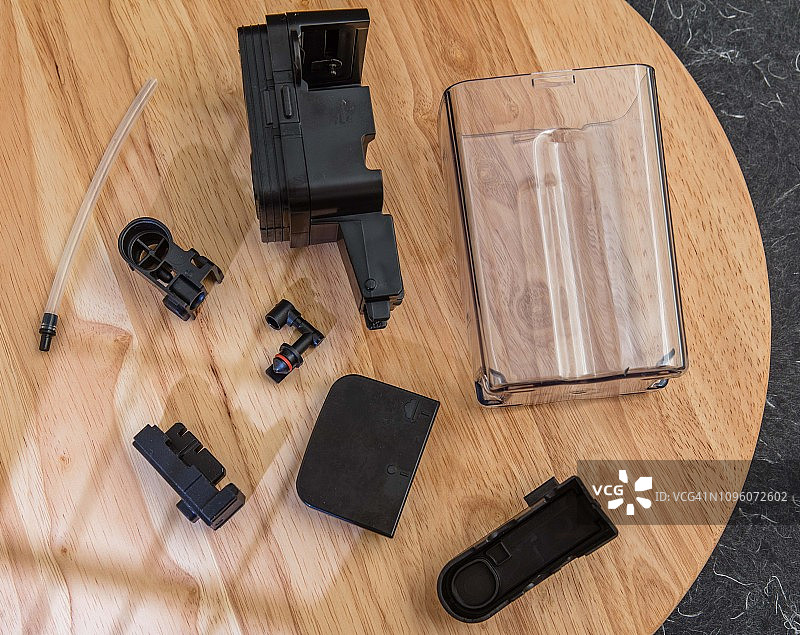 分解的牛奶玻璃瓶图片素材