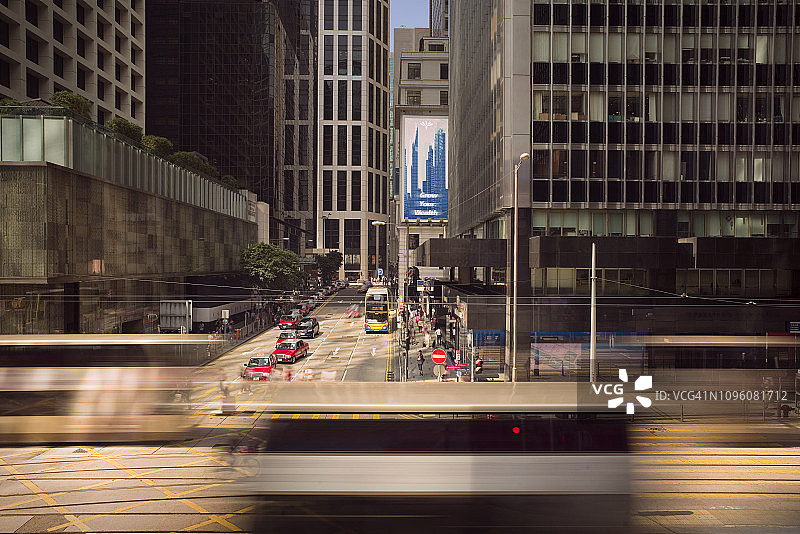 香港中环的广告牌和巴士图片素材