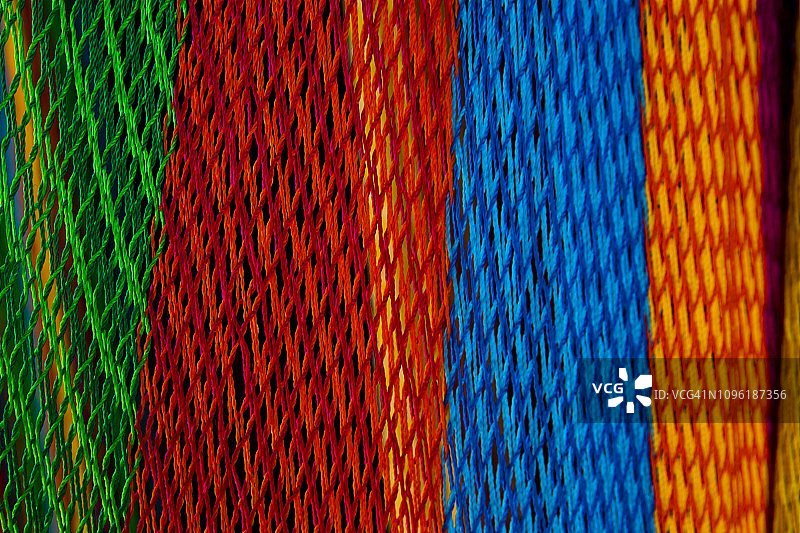 色彩鲜艳的吊床特写图片素材