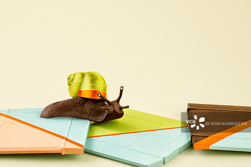 彩色蜗牛和计算机zip驱动器图片素材