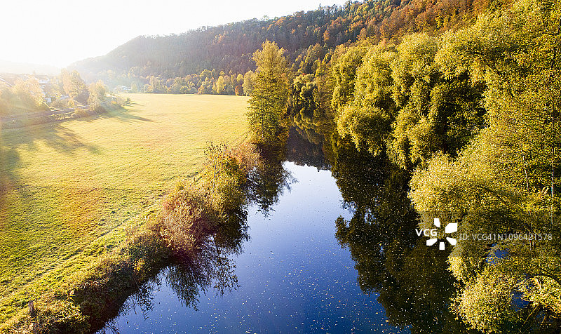 内卡河倒影图片素材