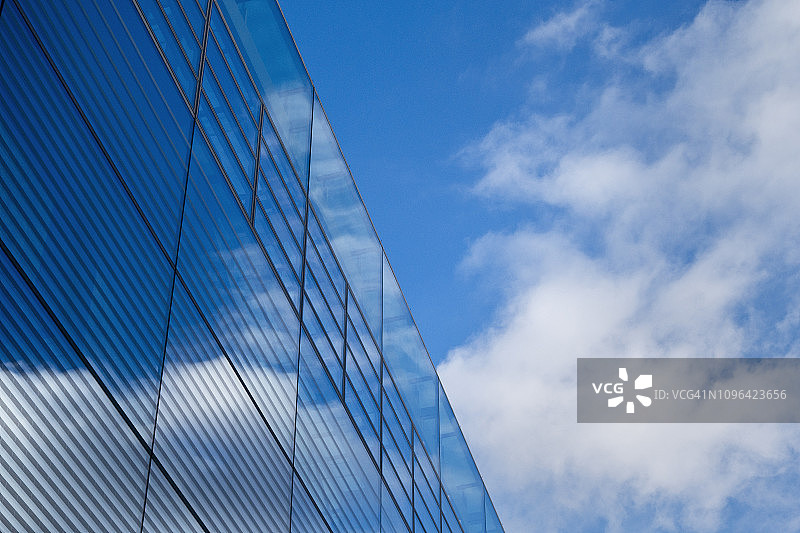 玻璃幕墙与倒影图片素材