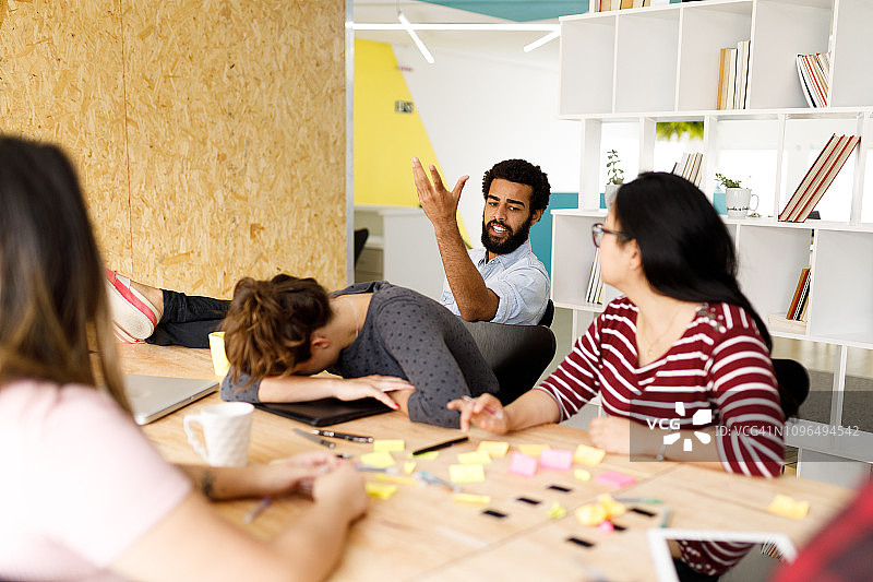 糟糕的办公室会议图片素材