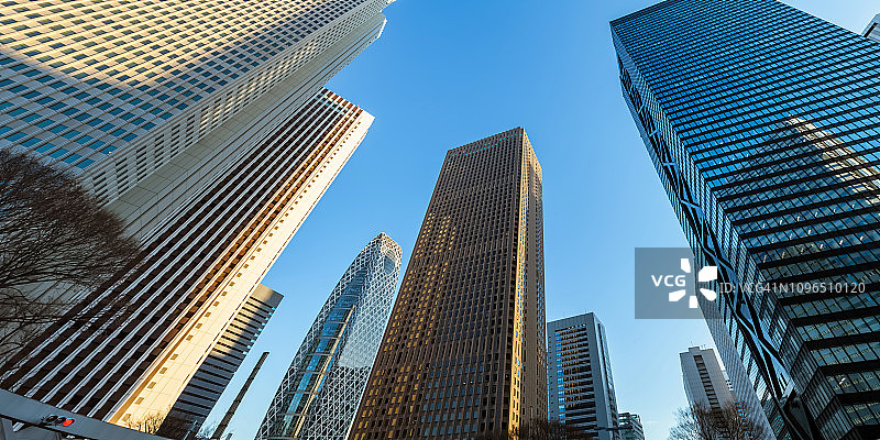 东京新宿商业摩天大楼全景图片素材