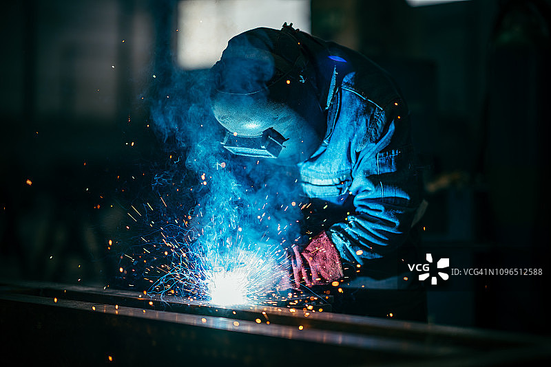 工业焊接工人图片素材