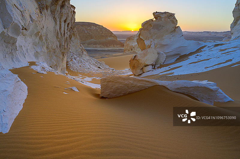 撒哈拉沙漠埃及段的白色沙漠壮丽景色图片素材