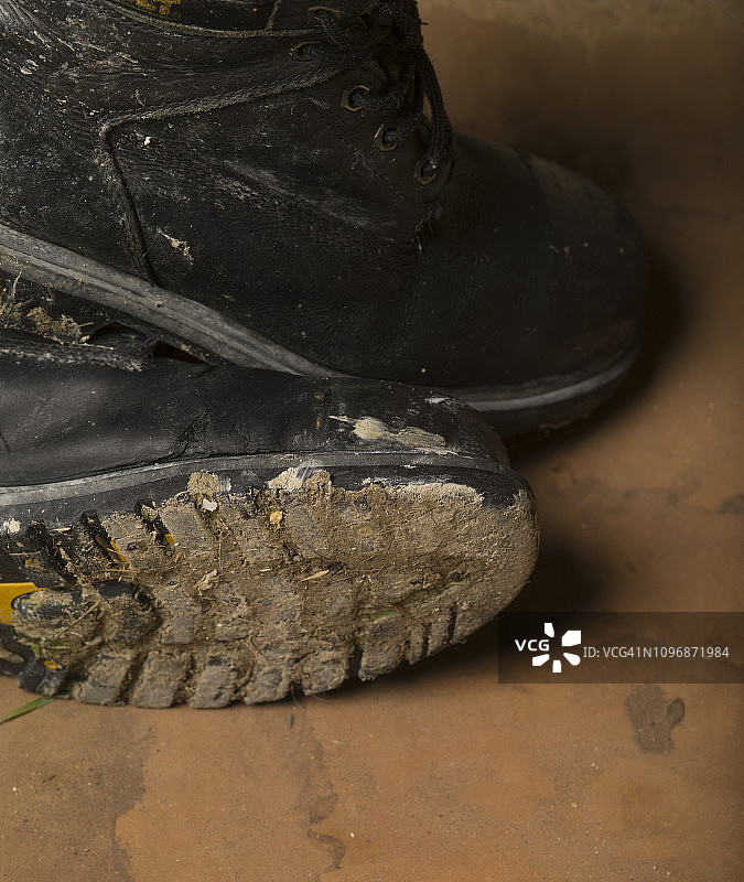 欧洲英国伦敦：一双皮靴（工装靴）图片素材