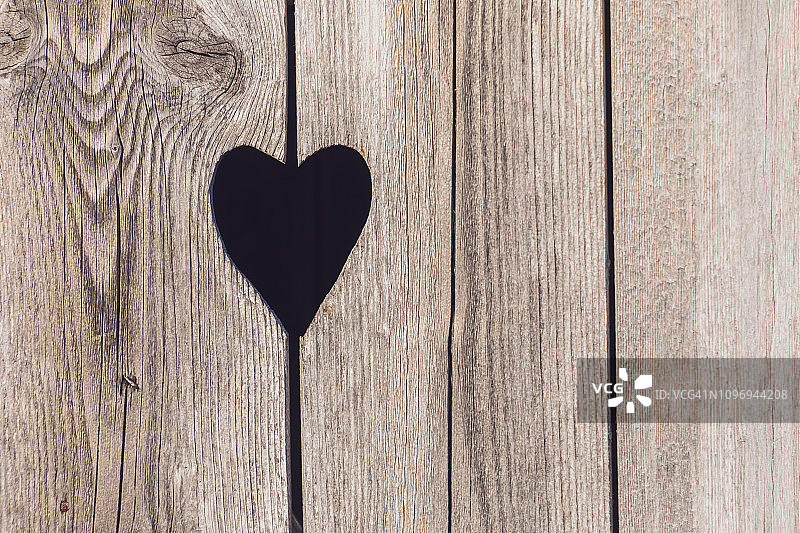 木门上的心形特写图片素材