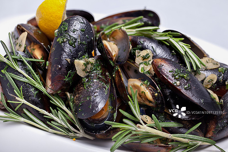 新鲜煮熟的贻贝图片素材