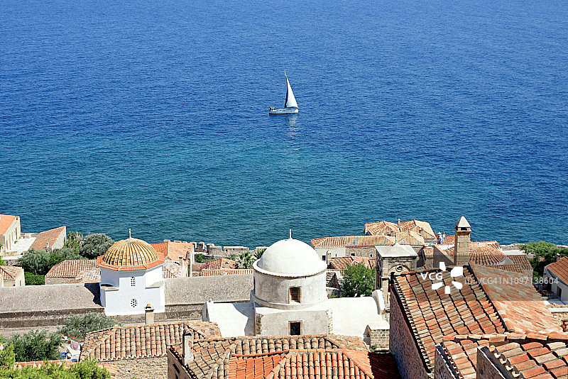 在希腊莫奈姆瓦夏夏季航行的船，探索希腊图片素材